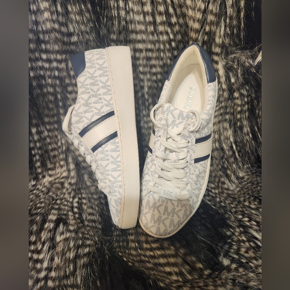 Designer Sneakers - Picture 2 of 4